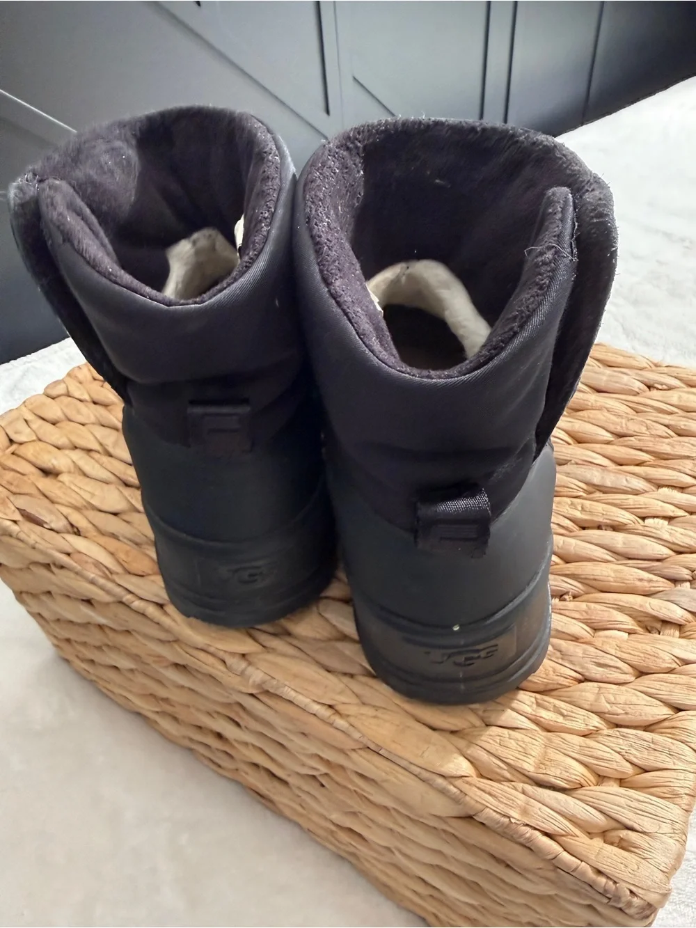 UGG Classic Klamath Mini Waterproof Puffer Suede Black Boots Size 10